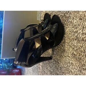 Michael Kors Berkley T Strap Black Patent Leather Heels Size 8M